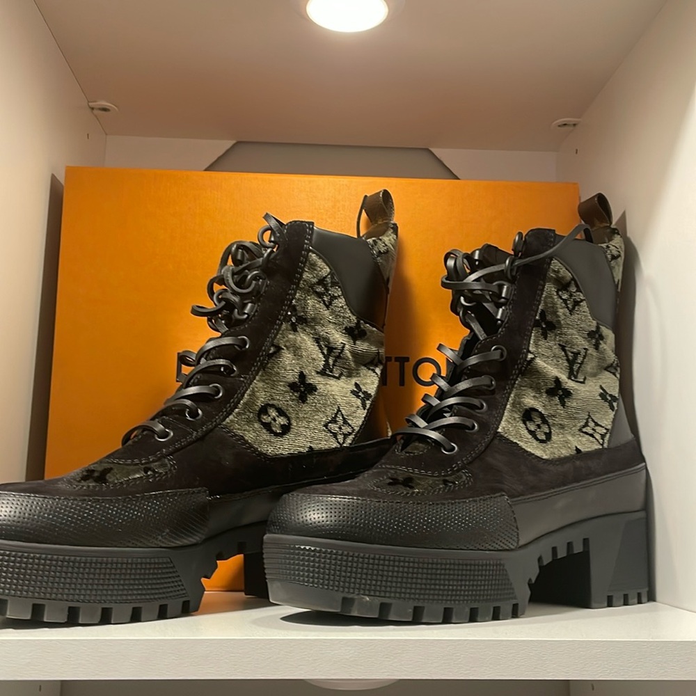 Velvet Calfskin Monogram Laureate Platform Desert Boots 39.5 Black Green